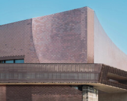 Centro de arte contemporáneo Large Île Seguin RCR arquitectes acero corten aluminio anodizado
