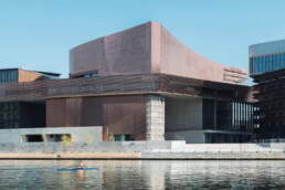 Centro de arte contemporáneo Large Île Seguin RCR arquitectes acero corten aluminio anodizado
