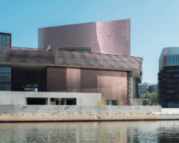 Centro de arte contemporáneo Large Île Seguin RCR arquitectes acero corten aluminio anodizado