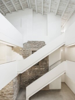 La Rectoria OAB Ferrater Nuria Ayala carlos ferrater arquitectura Lleida Sant Climent fundació catalana esplai restauración juvenil