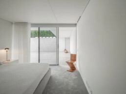 MSBC House josé carlos nunes de oliveira noarqu trofa arquitectura residencial forma romboidal piscina casa enterrada patio