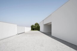 MSBC House josé carlos nunes de oliveira noarqu trofa arquitectura residencial forma romboidal piscina casa enterrada patio