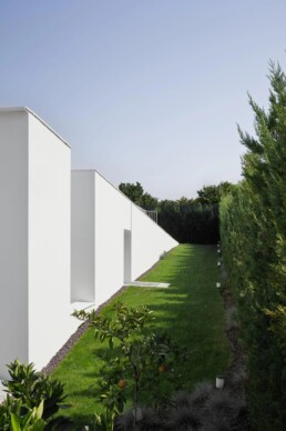 MSBC House josé carlos nunes de oliveira noarqu trofa arquitectura residencial forma romboidal piscina casa enterrada patio
