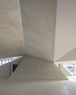 MUDAC Photo Elysée Aires Mateus Lausanne Architecture White concrete Hormigón Blanco interior inside interior