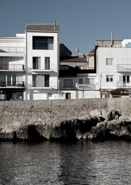carlos ferrater l'escala costa brava arquitectura mediterranea cerámica tradición pueblos marineros